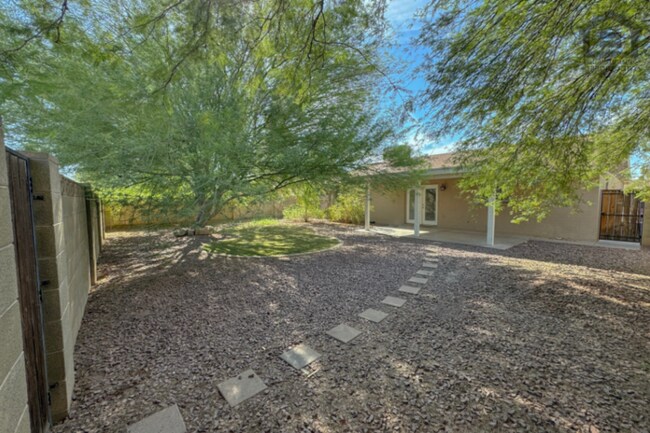 Building Photo - 3Bed/2Bath House at Baseline Rd/Rural Rd! Ready for Immediate Move-In! – NO HOA!