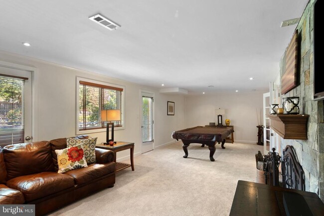 Building Photo - 1404 Middlebury Dr