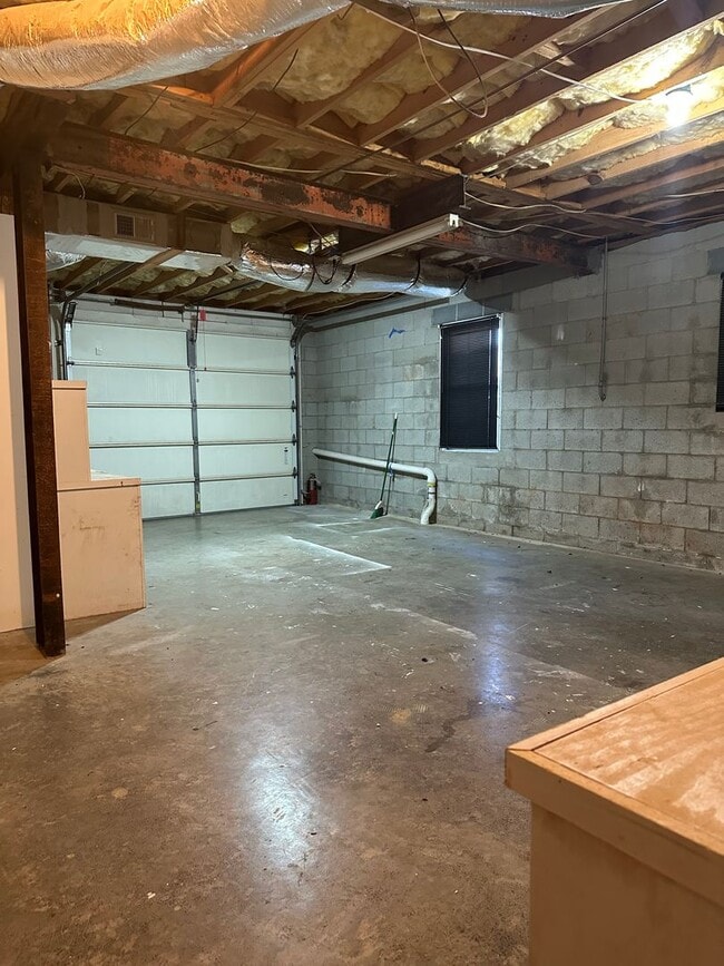 Building Photo - HOME AVALIABLE FOR RENT ON 2 ACRES! **RENT SPECIAL, $500 OFF FIRST FULL MONTH RENT**