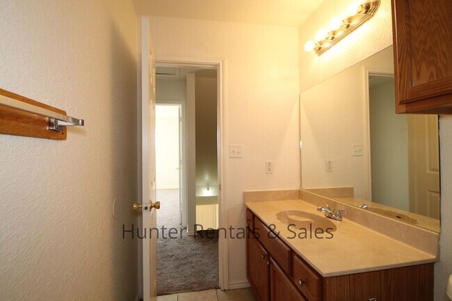 Building Photo - Updated 3-Bedroom, 2-Bath Townhome with Do...