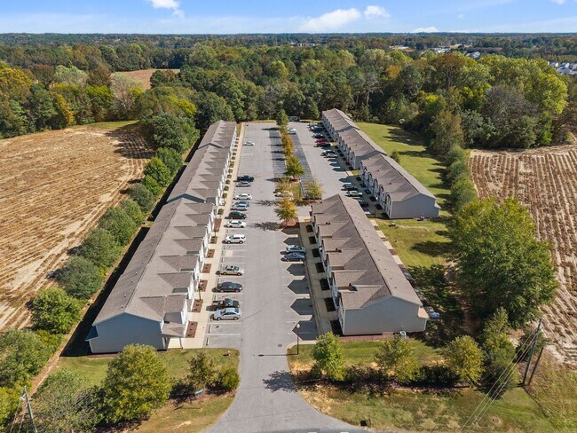 Building Photo - ONE MONTHS RENT FREE FOR THIS SPECIFIC 3 B...