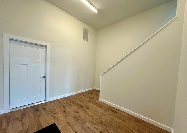 Building Photo - 48 Cedar St