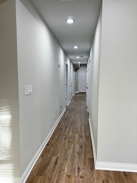 Building Photo - 6807 S Paulina St