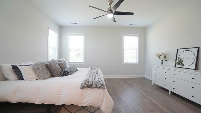 Building Photo - 329 Sparrow Rdg Dr