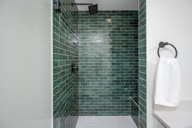 Building Photo - 2019 James St