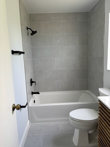 Building Photo - 7617 tamarind ave