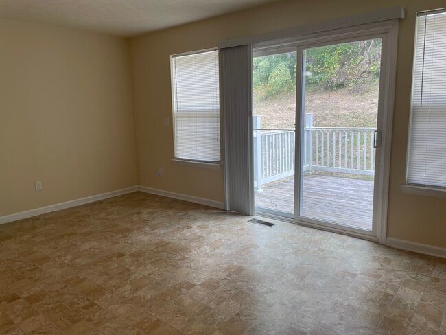 Building Photo - 342 Falcon Run