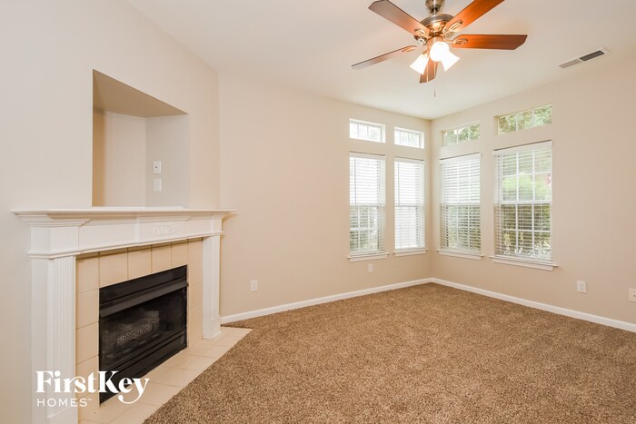 Building Photo - 302 Pinehurst Way