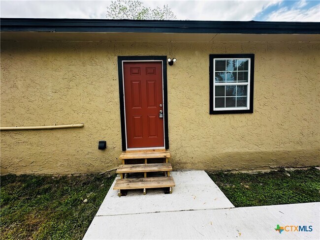 Building Photo - 714 S River St