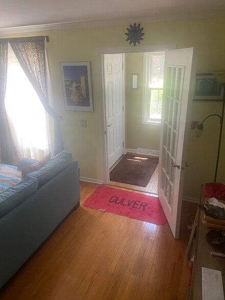 entrance/vestibule - 6804 Old Sauk Ct
