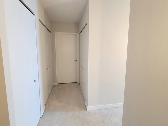 Building Photo - 512 N McClurg Ct