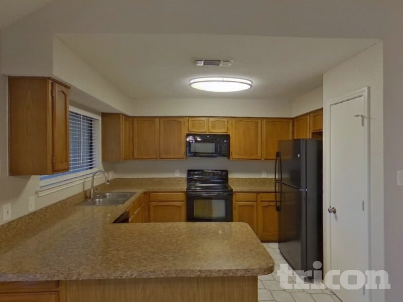 Building Photo - 1637 Woodhall Way
