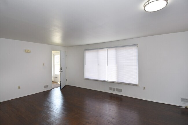 Building Photo - 3151 Glendale Ave