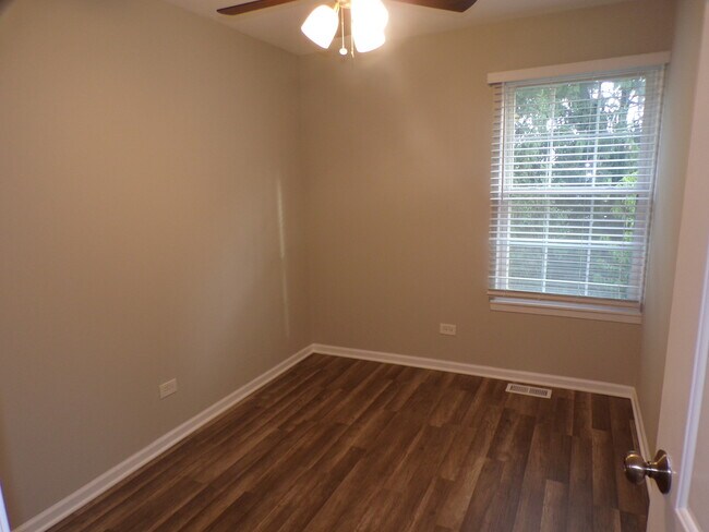 Building Photo - 558 Nantucket Way