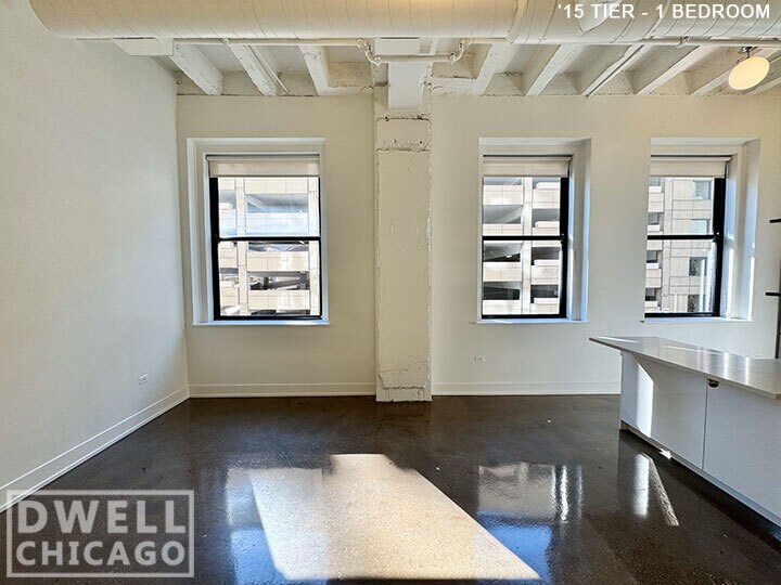 Building Photo - 17 E Adams St