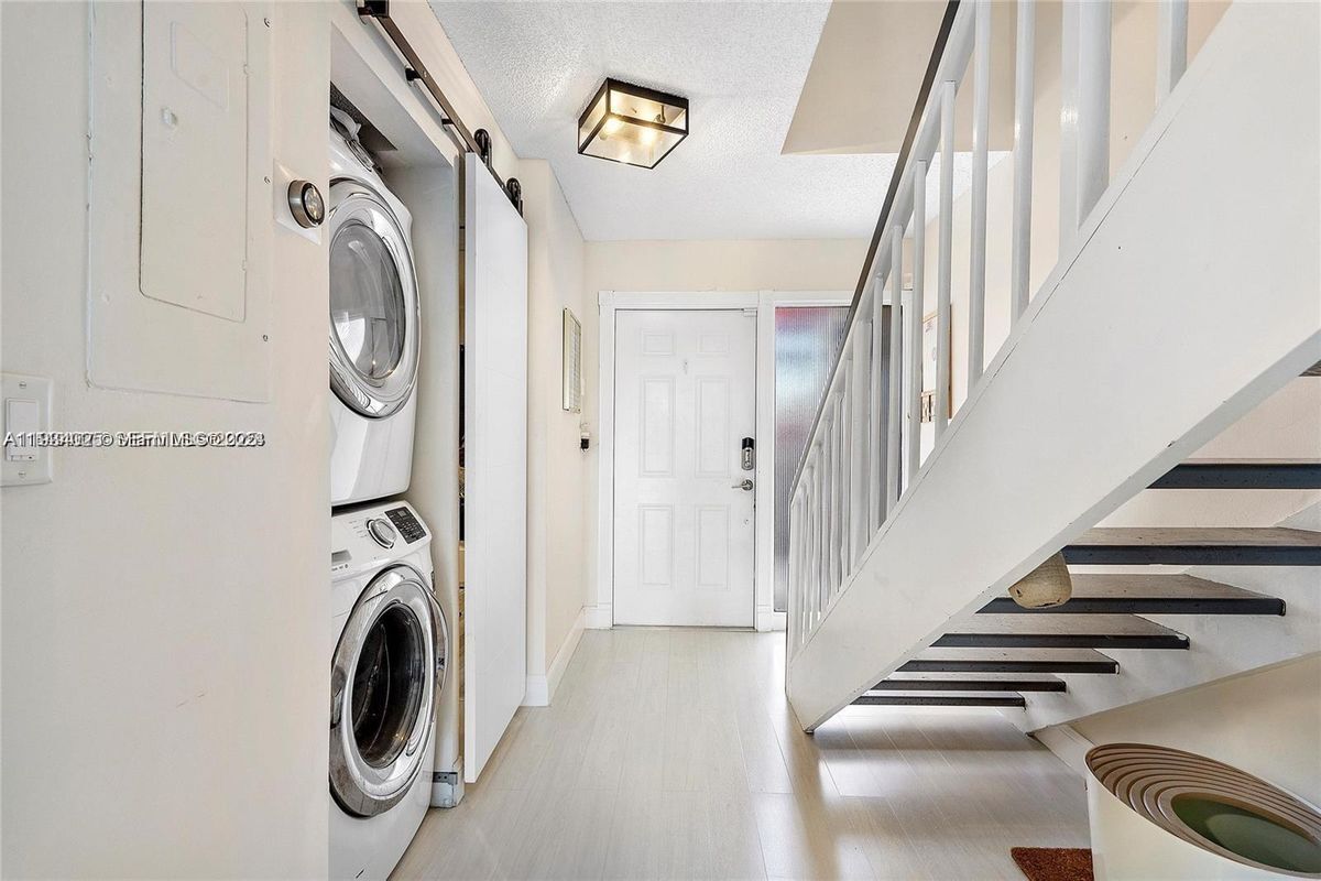 Building Photo - 1281 W Fairway Rd