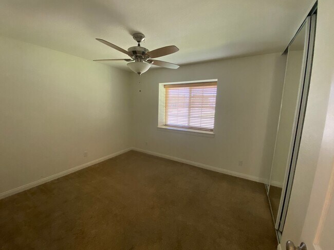 Building Photo - West Lancaster Pool Home