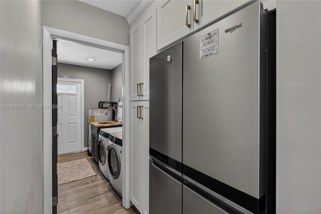 Building Photo - 2161 NE 62nd Ct