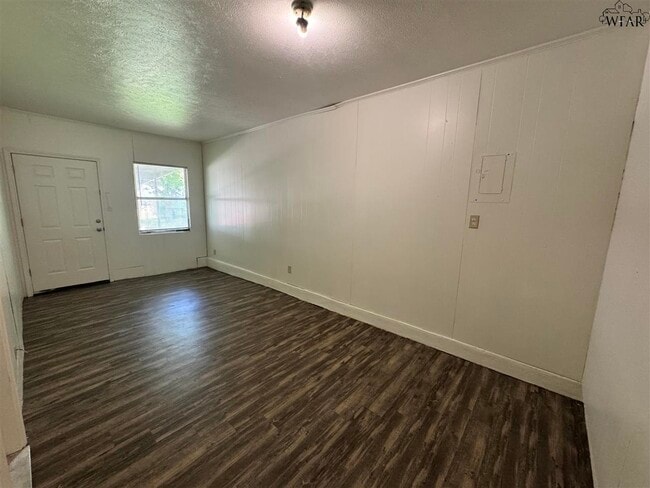 Building Photo - 109 Wood Cir