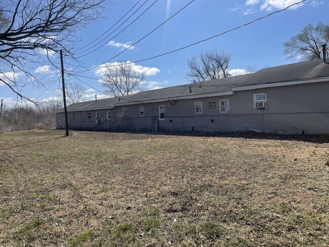 Building Photo - 2379 Locust Road, Unit Apt. #3