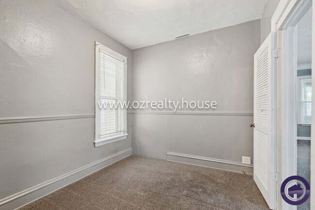 Building Photo - 1453 Prouty Ave