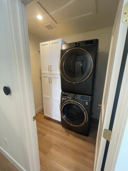 Building Photo - 536 1st St