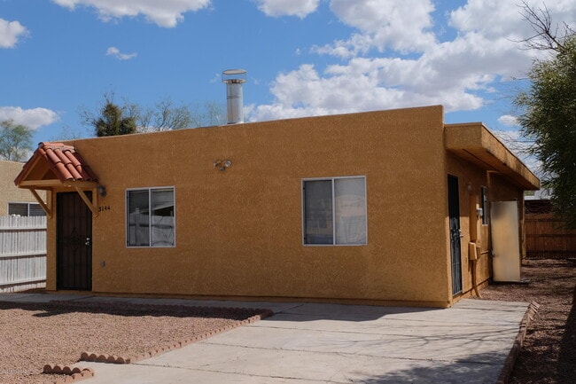 Primary Photo - 3144 E Monte Vista Dr