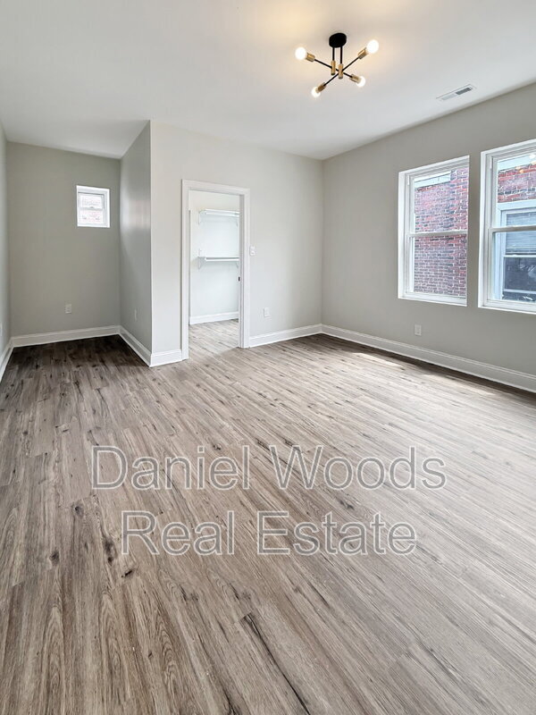 Building Photo - 4813 Chestnut St