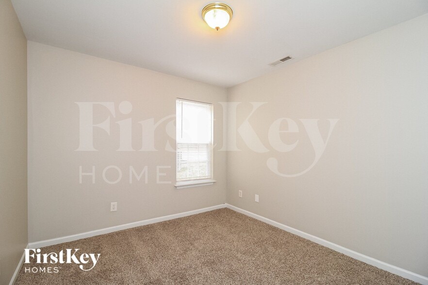 Building Photo - 329 Wright St