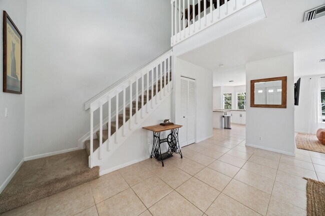 Building Photo - 1527 S Club Dr