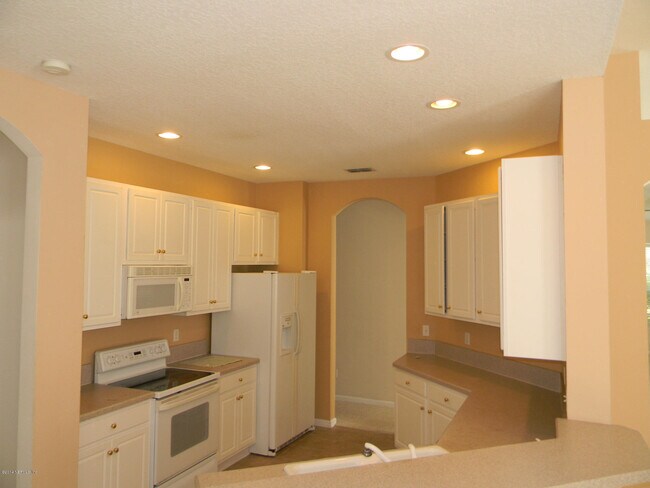 Building Photo - 10599 Roundwood Glen Ct