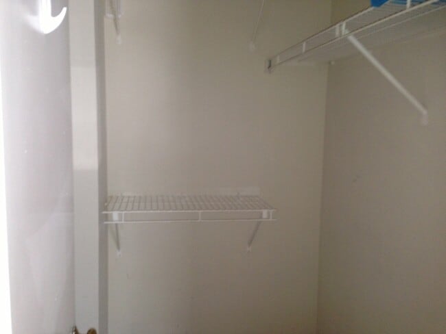 Building Photo - 1600 Park Cir