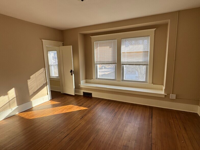 Building Photo - 2702 LeClaire St