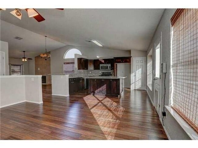 Building Photo - Amazing 3 bedroom 2 bath home is West El Paso!