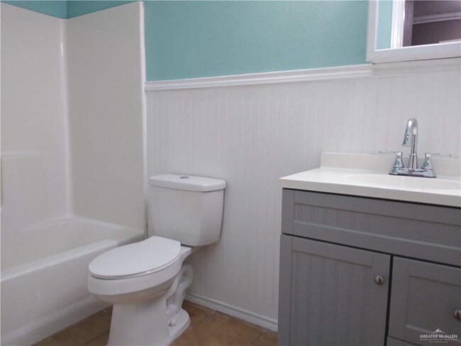 Building Photo - 710 W Starr Ave