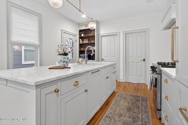 Building Photo - 142 Heck Ave