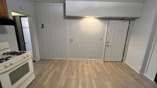 Building Photo - 212 Ophelia St