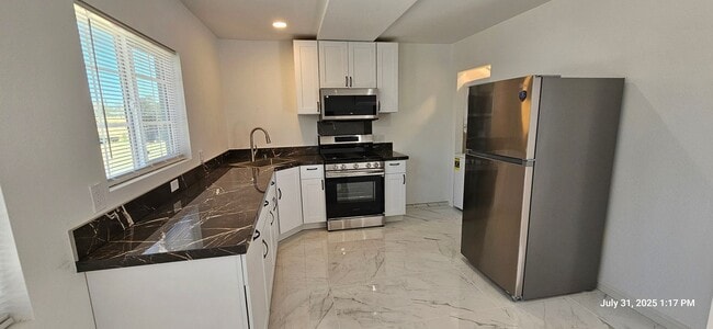 Building Photo - Centrally Located Brand New Studio ADU wit...
