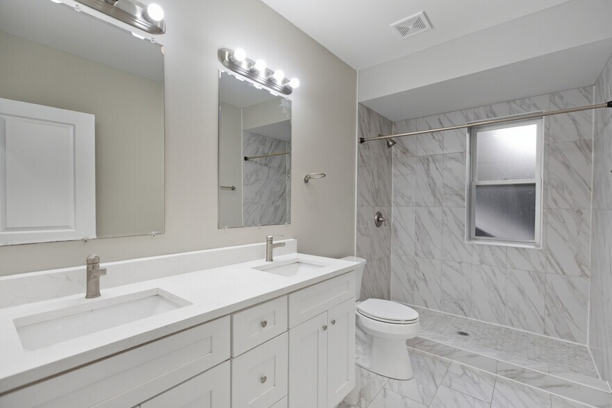 Building Photo - 5731 N Washtenaw Ave