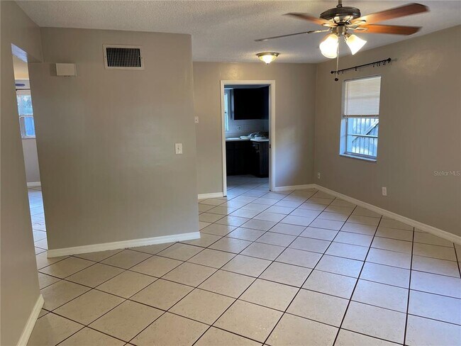 Building Photo - 702 Heritage Ln