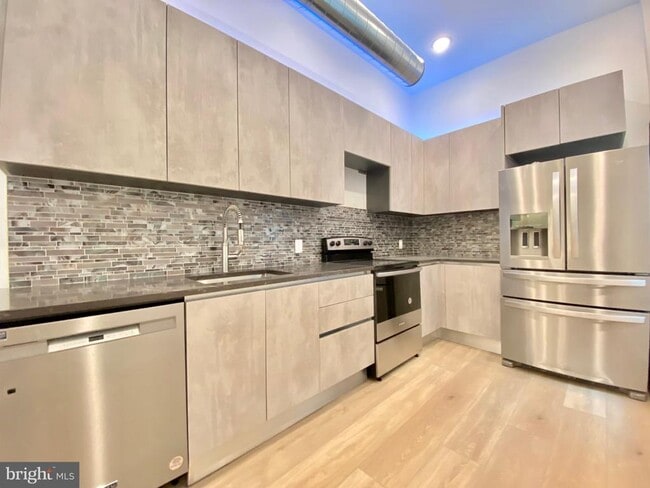 Building Photo - 1824 Chestnut St