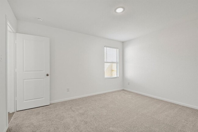 Building Photo - 2413 Legends Crk