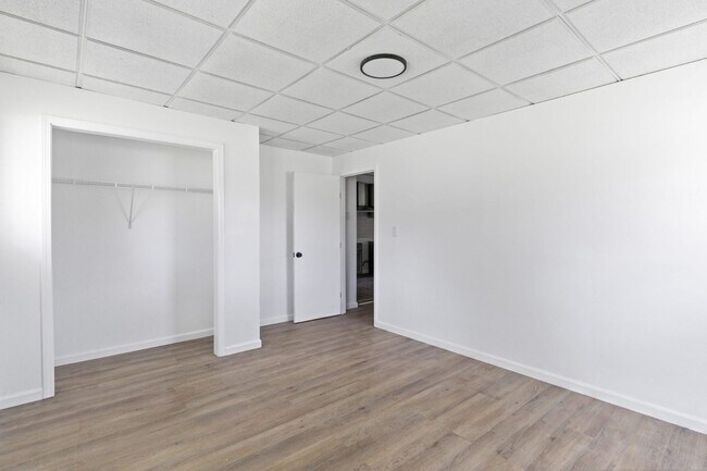 Building Photo - 9835 Winkler Dr