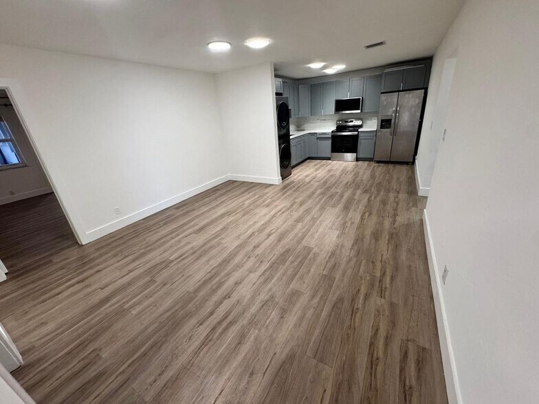 Building Photo - 1101 S Seacrest Blvd