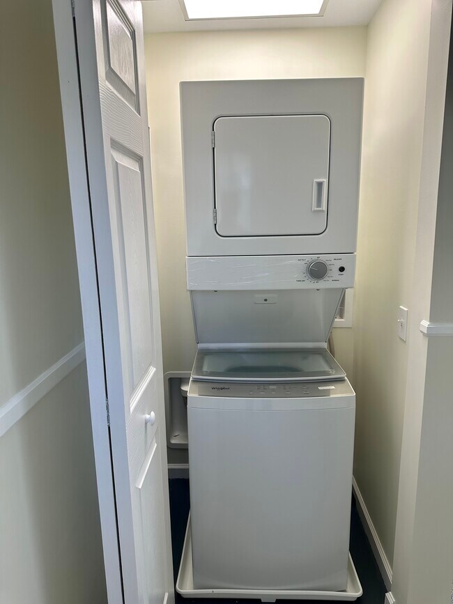 Building Photo - 546 Matthew Dr