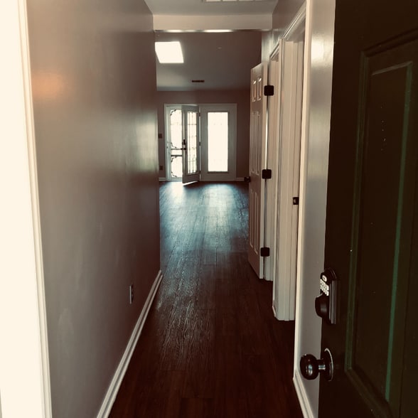 Building Photo - 105 St Barts Ct