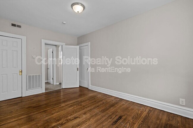 Building Photo - 4905 Winona Ave