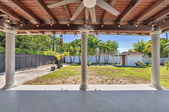 Building Photo - 4301 SW 85th Ave