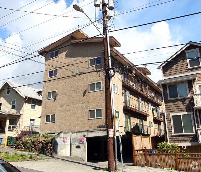 Building Photo - 4222 NE 7th Ave