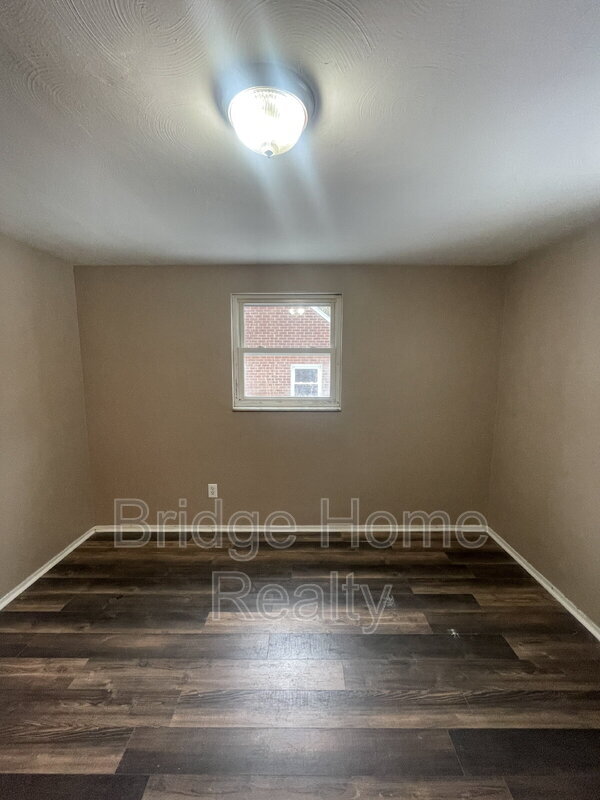 Building Photo - 149 Parkwood Rd